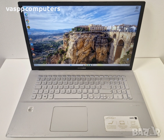 ASUS Vivobook 17 X712FA / 17.3" / i7-10510U / 8GB RAM / 256GB SSD NVMe