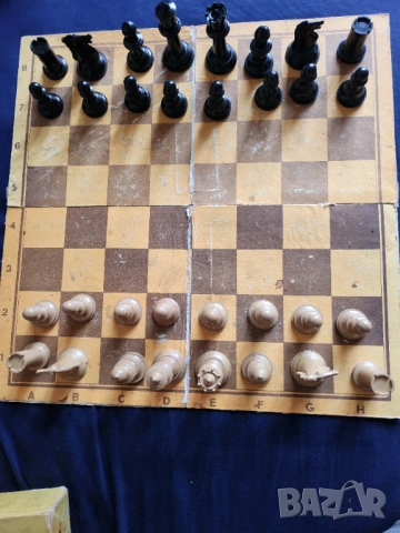 шах - картонена дъска, български, комплект големи бакелитени фигури