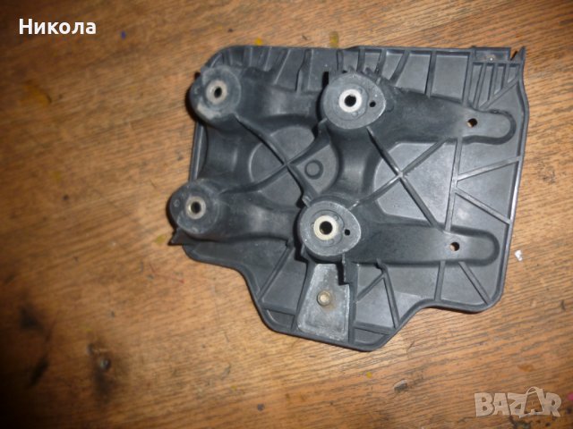 Стойка акумулатор Фолксваген Голф 4 1.9 тди 110 к.с, снимка 2 - Части - 41903790