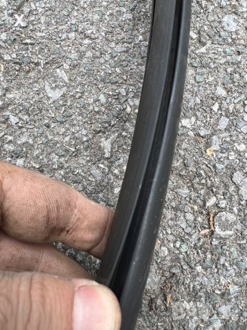 УПЛЪТНЕНИЕ ЧЕЛНО СТЪКЛО УАЗ 452 НОВО ОРИГИНАЛНО 452-5206012, снимка 3 - Части - 40209257