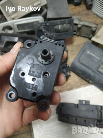 моторче за на клапи на парното , Mercedes , A 2038201642, снимка 2 - Части - 53455250