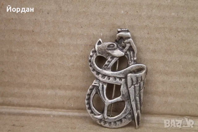 Сребърна брошка 