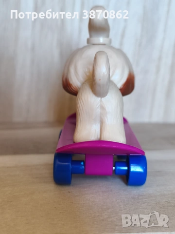 (Колекционерска фигурка - Кучето Дейзи на скейтборд) Burger King 2019 Daisy Dog On Skateboard, снимка 4 - Колекции - 53205009