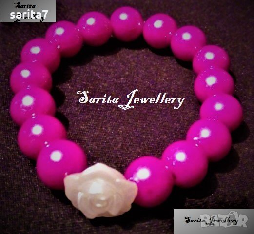 Бонбонена гривна с красива бяла роза