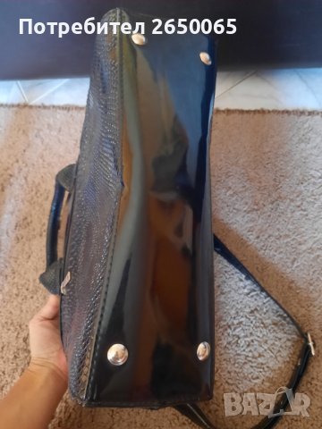 Дамска чанта ест.лак с ест.кожа в черно!, снимка 6 - Чанти - 42023934