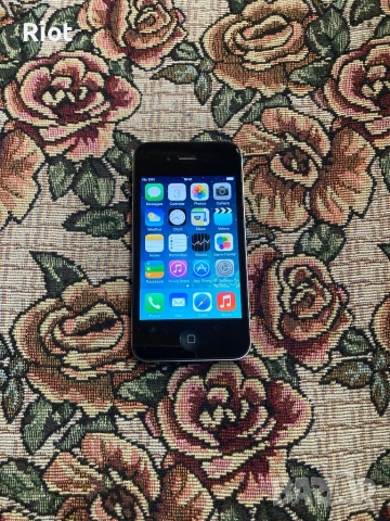 Продавам iPhone 4
