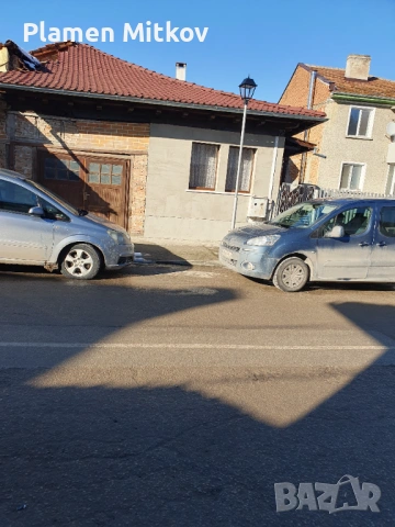 Къщата разполага с лятна кухня и гараж в близост до центара, снимка 2 - Къщи - 53248734