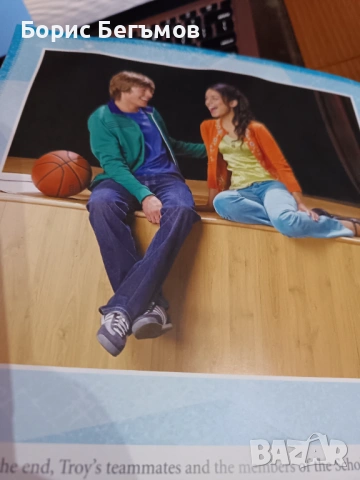 Списание с диск и постер "High School Musical 3", снимка 5 - Списания и комикси - 53422170