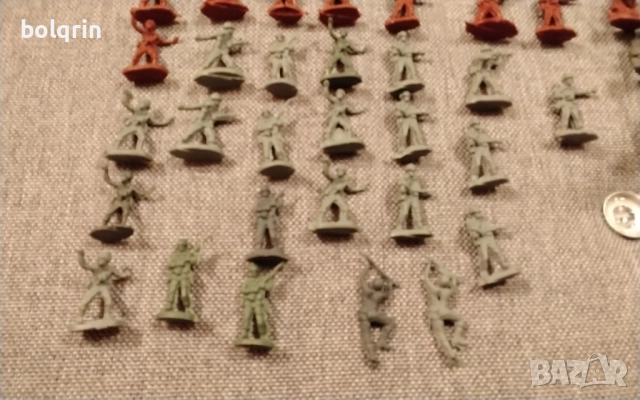 50 броя стари пластмасови фигурки играчки войници / 20 стотинки за един брой , снимка 4 - Колекции - 52914501