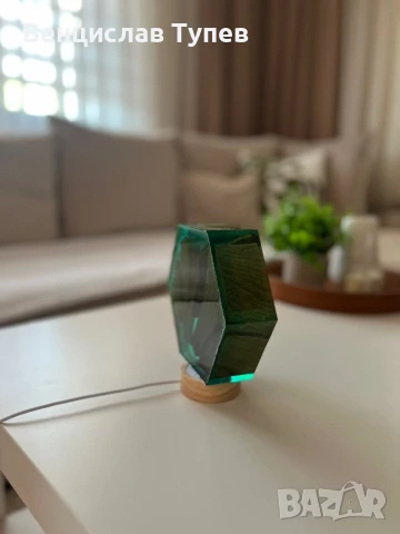 Лампа от епоксидна смола и дъб