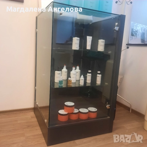Стъклен шкаф-витрина, снимка 6 - Шкафове - 52063507