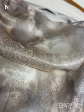 Нова сатенена рокля на Bershka, снимка 10 - Рокли - 53102818