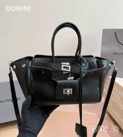 Balenciaga Дамска чанта, кожа, снимка 2 - Чанти - 56017837