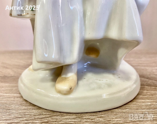 Статуетка „Първата книга“ — Полонне ЗХК, порцелан, клеймо 1956–1972 г., снимка 10 - Колекции - 52410516