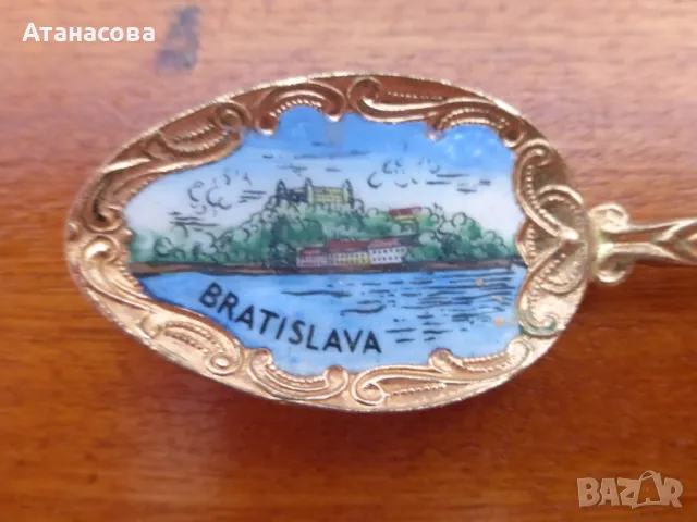 Сувенирни лъжички с емайл Братислава , снимка 4 - Антикварни и старинни предмети - 48855997