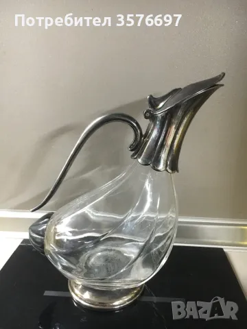 Стар декантер за вино с посребрен обков