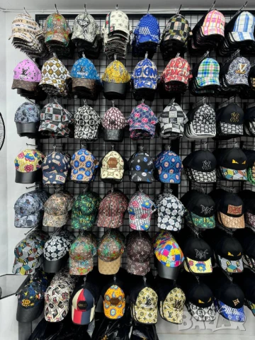 шапки с козирка calvin klein gucci hermes , снимка 8 - Шапки - 50776433