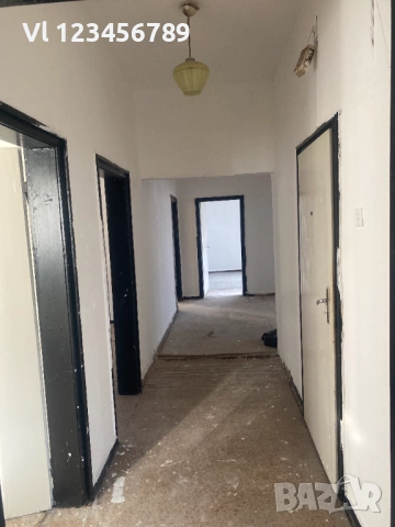 Продава се 4-стаен апартамент 158 кв.м в Центъра на Пловдив – четири изложения, два балкона, изба, снимка 3 - Апартаменти - 52378878