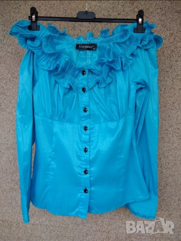  Дамска стилна и луксозна небесно синя блуза с дълъг ръкав.