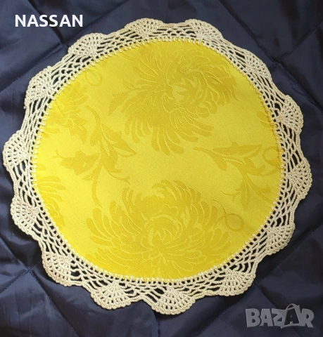 Комплект за студено сервиране, красиво каре и тишлайфер ръчно бродирани с копринени конци, снимка 3 - Други - 49453905