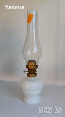 Порцеланова, българска, стара газена лампа от СОЦА. 