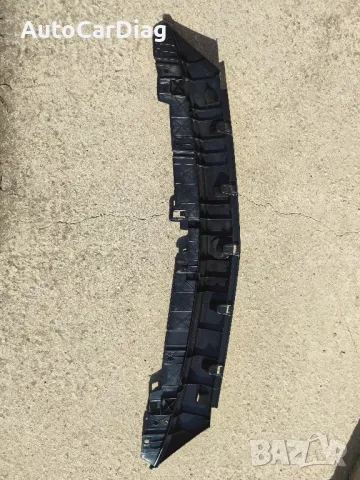 Държач броня GLA A1568850465, снимка 2 - Части - 48146335