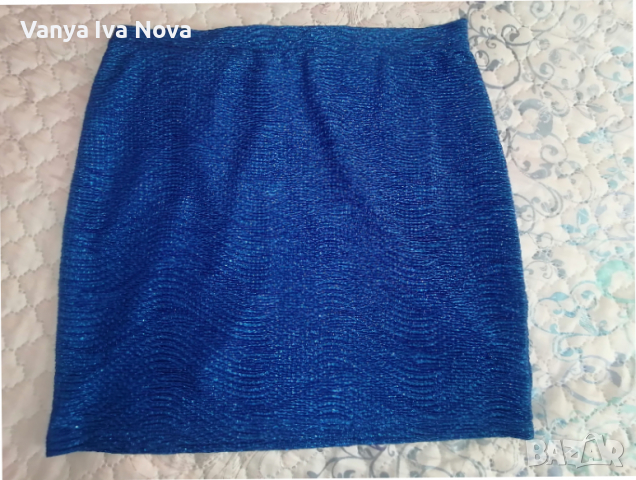 Синя лъскава къса пола
