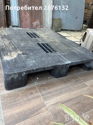 Пластмасови масивни палети в много добро състояние