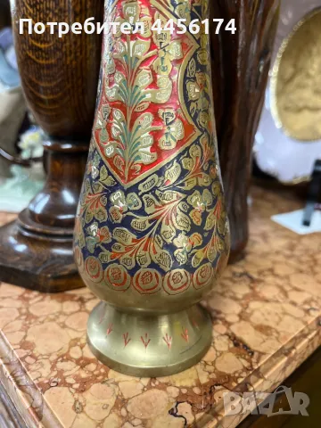 Месингова ваза Най-вероятно от Индия Ръчно резбована и оцветеня Височина-19.5 см и диаметър на горна, снимка 5 - Вази - 50172565