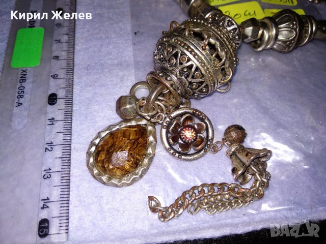 ОРНАМЕНТИРАНО ПОСРЕБРЕНО МЕДНО ЕТНОГРАФСКО УКРАШЕНИЕ с ТОПЕН КЕХЛИБАР и РАЗНОЦВЕТНО КРИСТАЛЧЕ 34658, снимка 11 - Антикварни и старинни предмети - 39190377