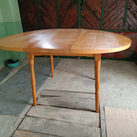 Разтегателна дървена маса с 6 стола в комплект, снимка 6 - Маси - 44595083