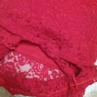 НЕВЕРОЯТНО КРАСИВА червена дантелена рокля по тялото с остро деколте , снимка 5 - Рокли - 41785955
