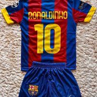Ретро!! Детско юношески футболен екип Барселона Роналдиньо Barcelona Ronaldinho, снимка 2 - Детски комплекти - 43101400