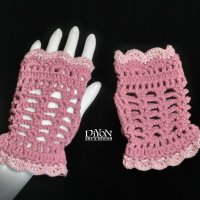 Ръчно плетени ажурни ръкавици без пръсти в розово, снимка 1 - Ръкавици - 41855877