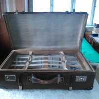Старинен куфар, снимка 1 - Куфари - 34348998