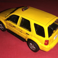 Ford Escape Hybrid - New York Taxi Amercom 1:43, снимка 3 - Колекции - 39489256