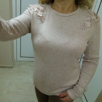 Блуза от много фино и еластично плетиво с дантела и перлички на раменете, снимка 4 - Блузи с дълъг ръкав и пуловери - 41847858