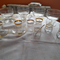 Чаши с позлатен кант , снимка 1 - Чаши - 44595987