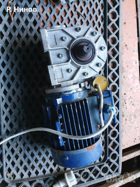 ел.двигател 1.1 kW  с редуктор 30 оборота, снимка 1
