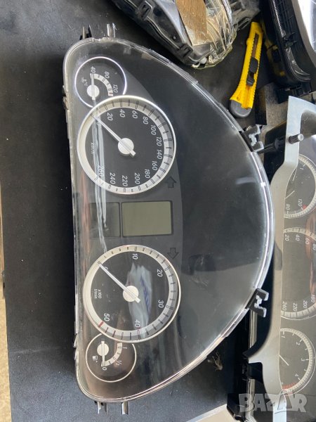 W203 Sport edition километражно табло в километри от лява дирекция Ц класа 203 , снимка 1