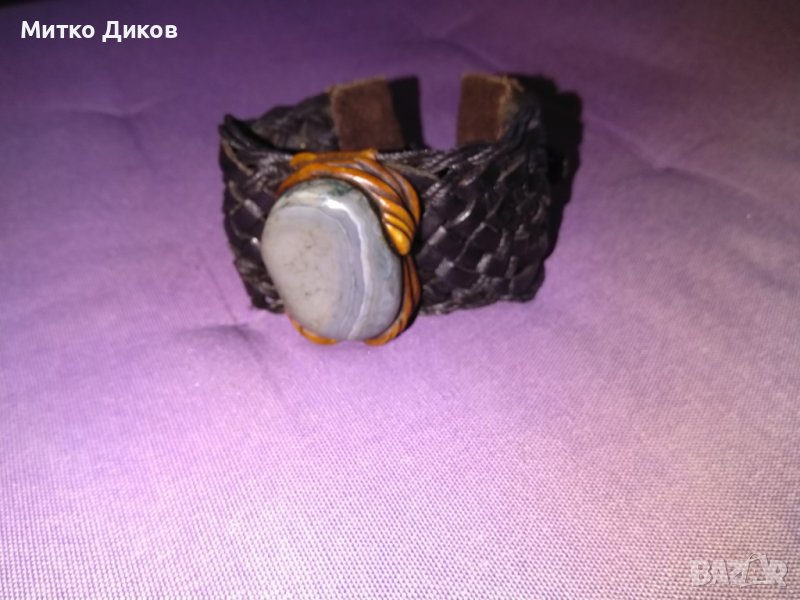 Гривна ръчна изработка естествена кожа 185х40 мм с камък нефрит 41х29х12мм за късмет, снимка 1