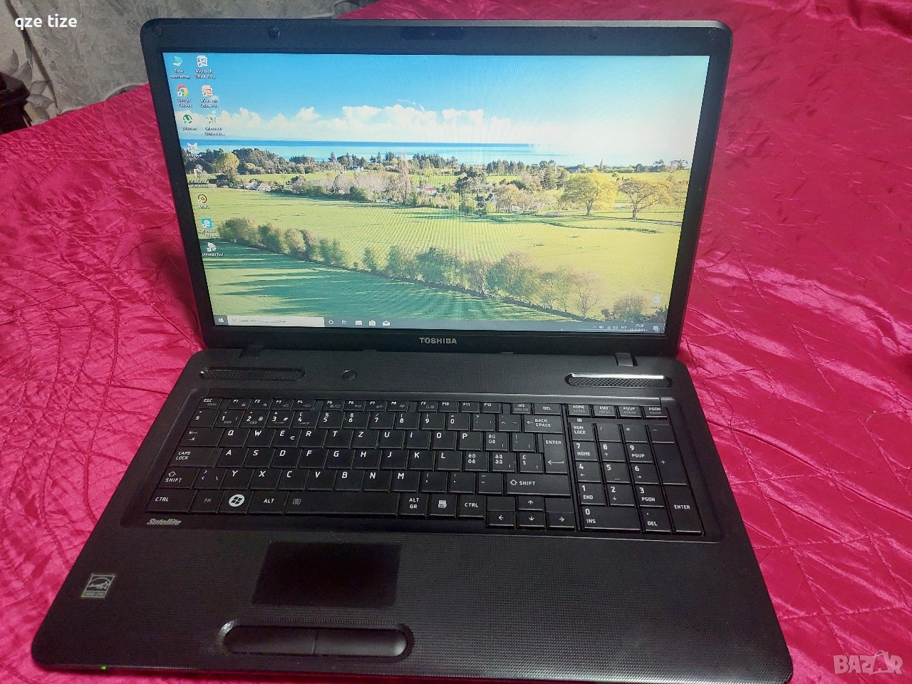 лаптоп Тошиба 17.3 инча, снимка 1