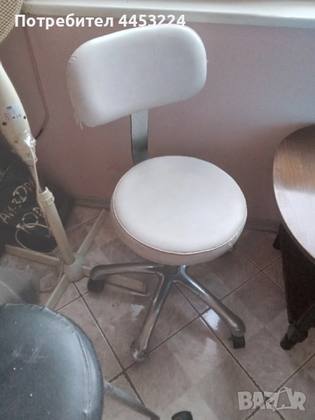 фризьорски, козметичен помощен стол и помощен стол за педикюр , снимка 1