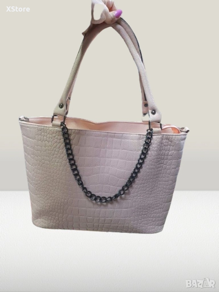 Изисканост и удобство в едно: Дамска чанта със синджир, снимка 1