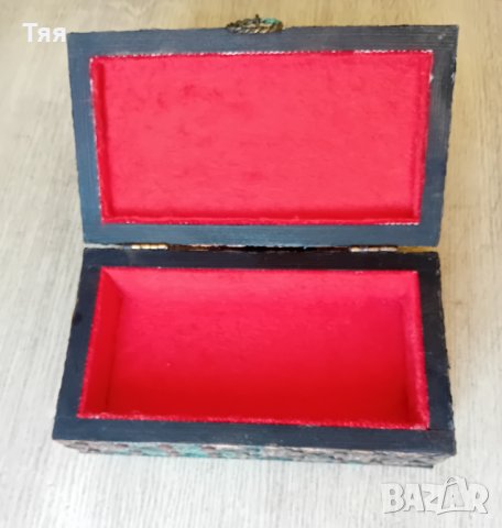 Стара брошка, бронзов накит и кутия за бижута , снимка 5 - Антикварни и старинни предмети - 41593993