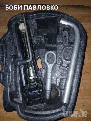 Органайзер с инструменти октавия 2фл нови оем , снимка 2 - Аксесоари и консумативи - 51972436