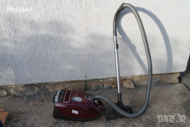 Прахосмукачка ''Miele Complete c3'' 890 W