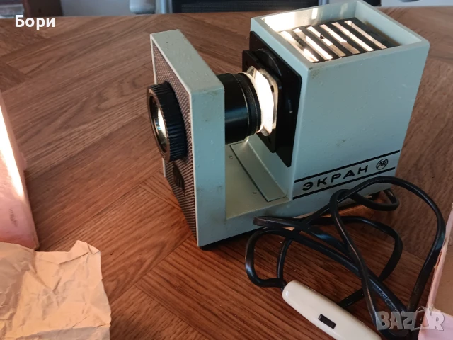 Нов прожекционен апарат ЕКРАН, снимка 2 - Плейъри, домашно кино, прожектори - 51242220