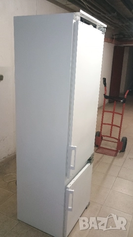 Хладилник с фризер AEG за рграждане, снимка 12 - Хладилници - 52508456