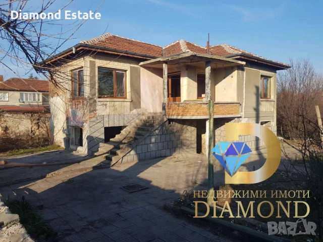 Двуетажна къща в град Гълъбово